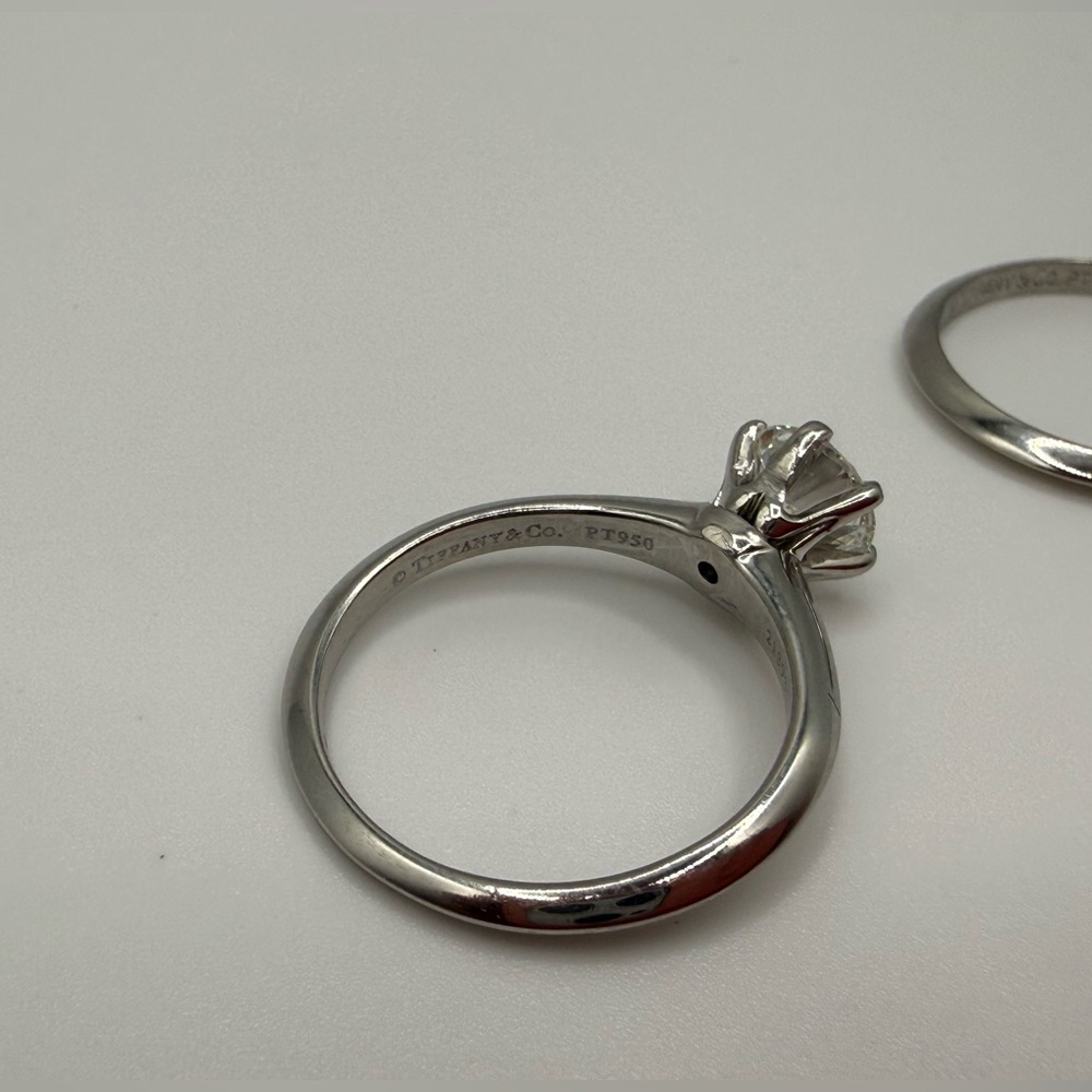 Tiffany & Co. Silver Ring with Sparkling Gemstone - Picture 7 of 13